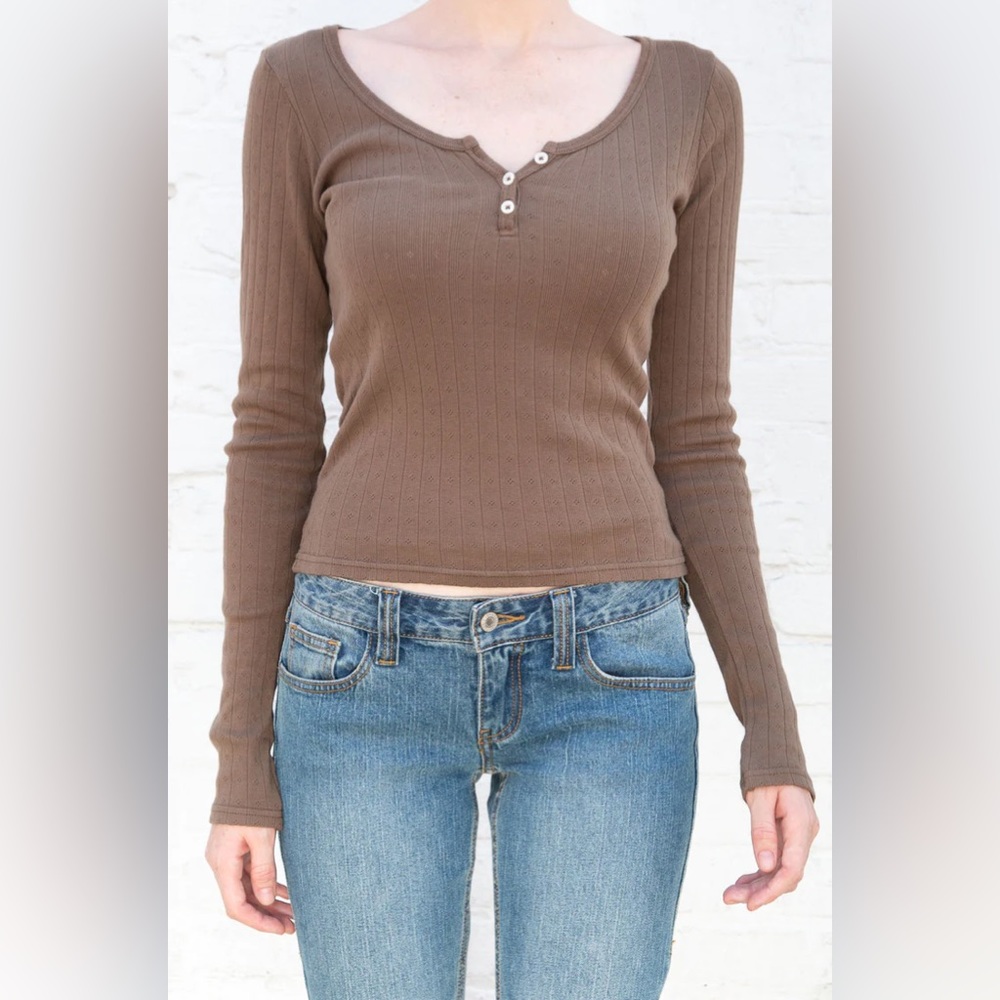 BRANDY MELVILLE ZELLY LONG SLEEVE EYELET TOP